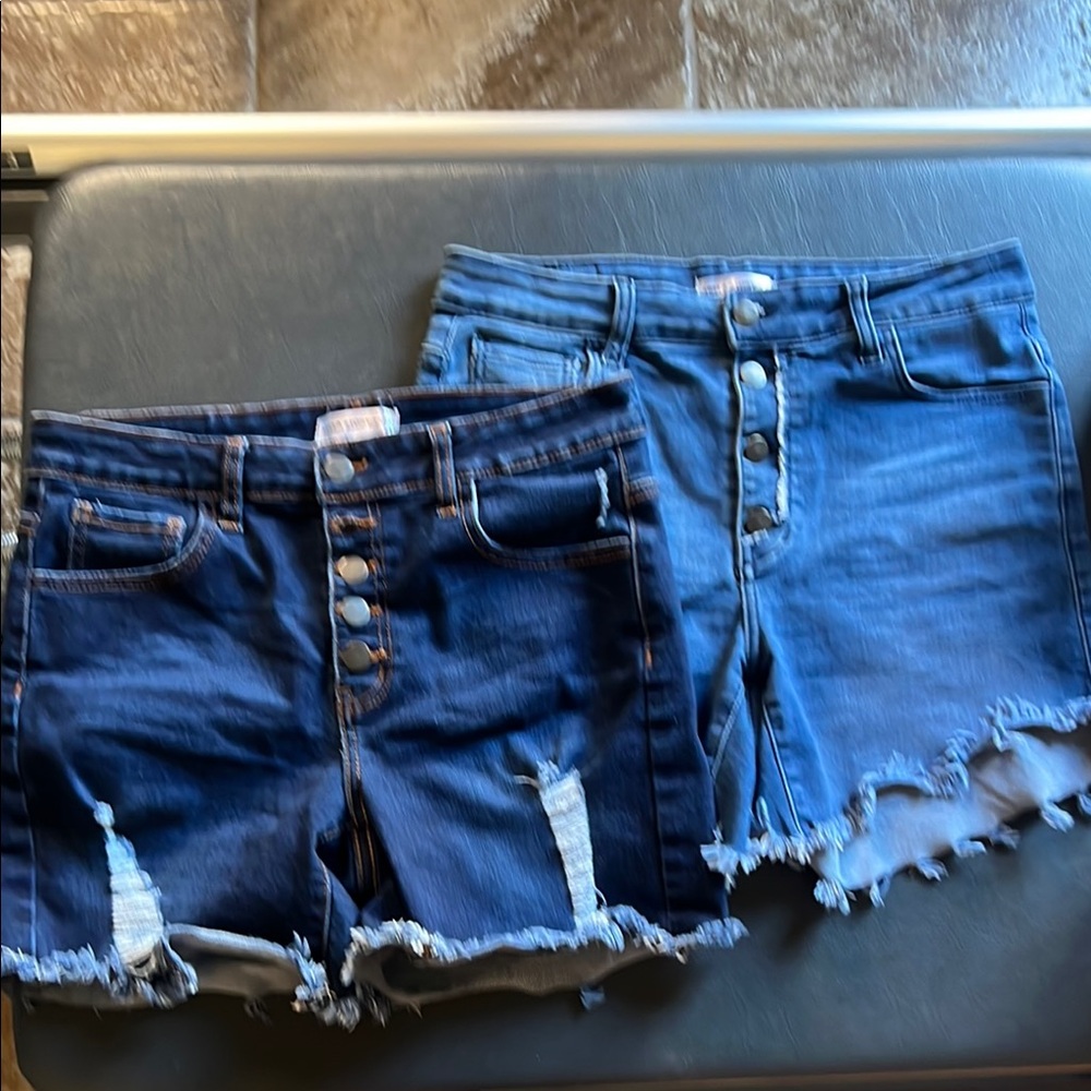 Abela Story & Co Stylish Distressed Denim Shorts Set Sz: Small (very stretchy)